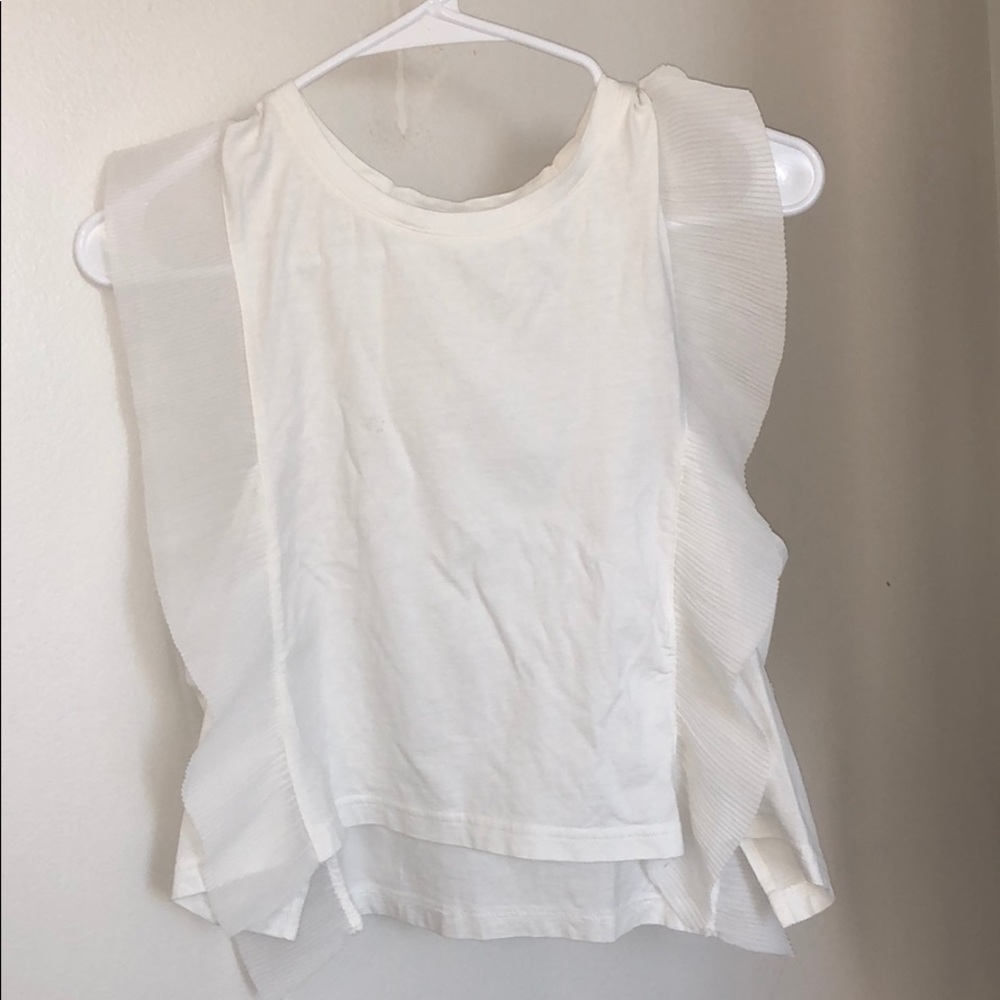 White maje shirt with ruffles